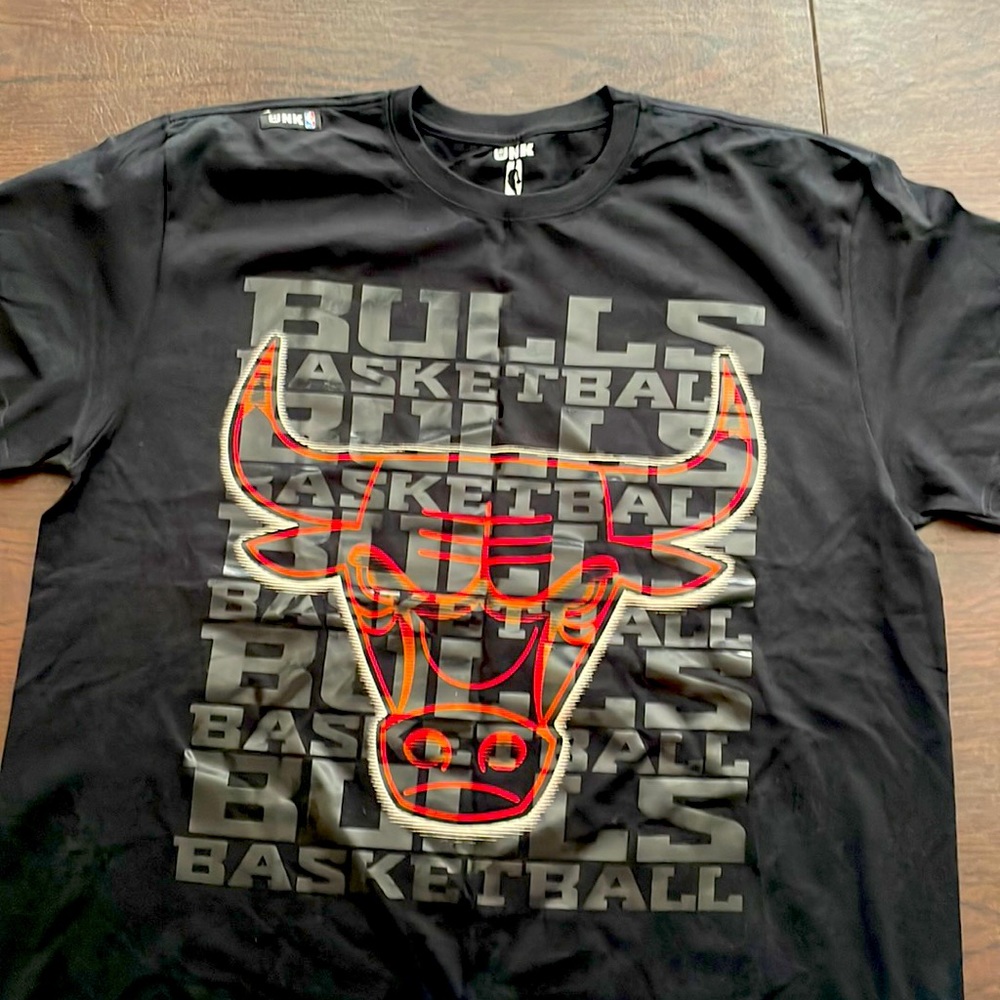 Men’s XL Chicago Bulls T-shirt.